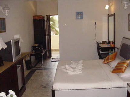 Dolphin Bay Hotel Goa Bagian luar foto